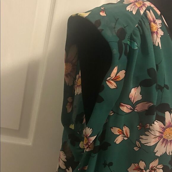 CAbi Teal Floral Sleeveless Blouse B - Picture 3 of 7